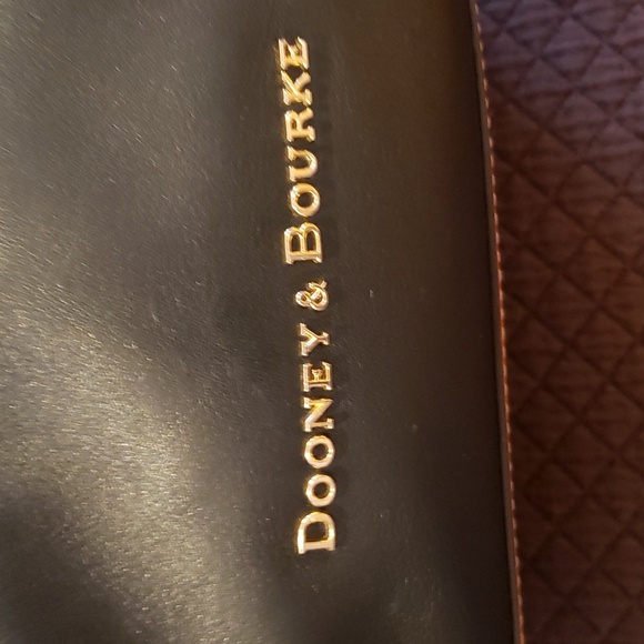 Dooney & Bourke black hobo shoulder bag.. EXCELLENT! - Picture 6 of 11